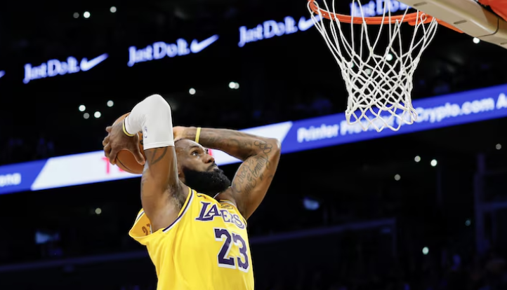 LeBron James Trade Inquiries Reportedly Made by 4 NBA Teams Amid Lakers Uncertainty